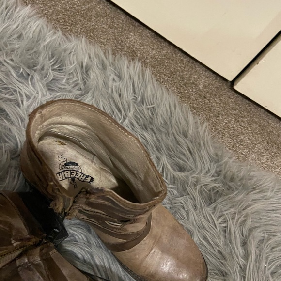 Freebird boots worn once~making room for new ones - Picture 4 of 5